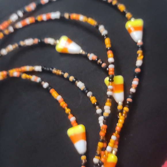 handmade black orange beaded candy corn halloween fall necklace - Picture 3 of 3